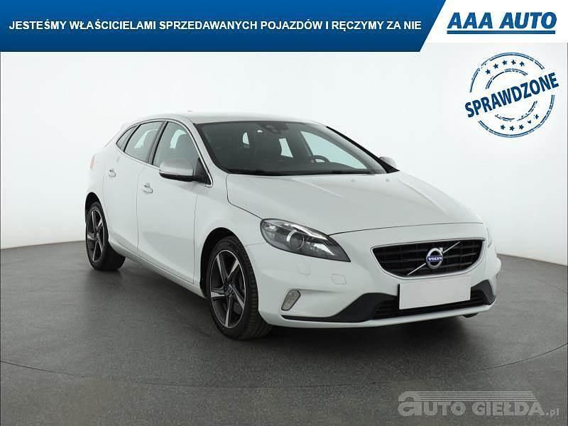 Używany Volvo V40 2015 Biały Kombi
