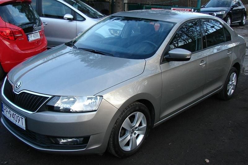 Używany Skoda Rapid 95 KM (69 kW) 2019 Złoty Hatchback