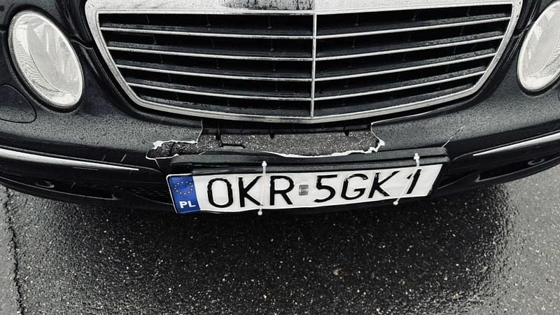 Używany Mercedes E500 Elegance 2004 Czarny Kombi