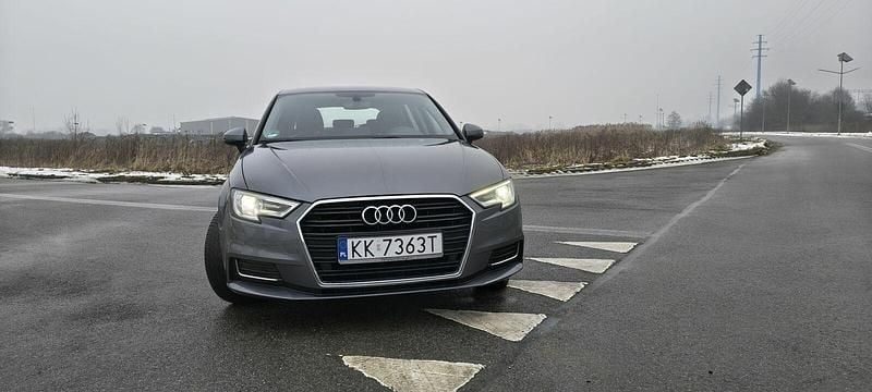 Używany Audi A3 116 KM (85 kW) 2018 Szary Sedan/Limuzyna