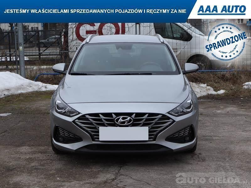 Używany Hyundai i30 120 KM (88 kW) 2022 Srebrny