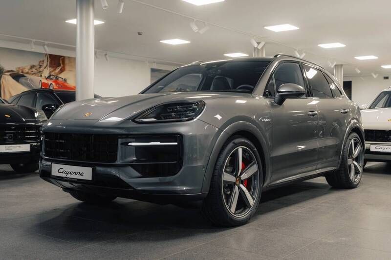Quarzite grey metallic Nowe 2024 Porsche Cayenne S E-Hybrid SUV | 762 201 zł - Obraz 1/4