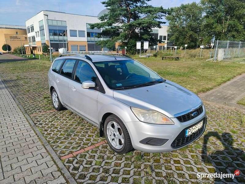 Srebrny Używany 2010 Ford Focus Kombi | 7900 zł (Uczciwa cena) - Obraz 1/4