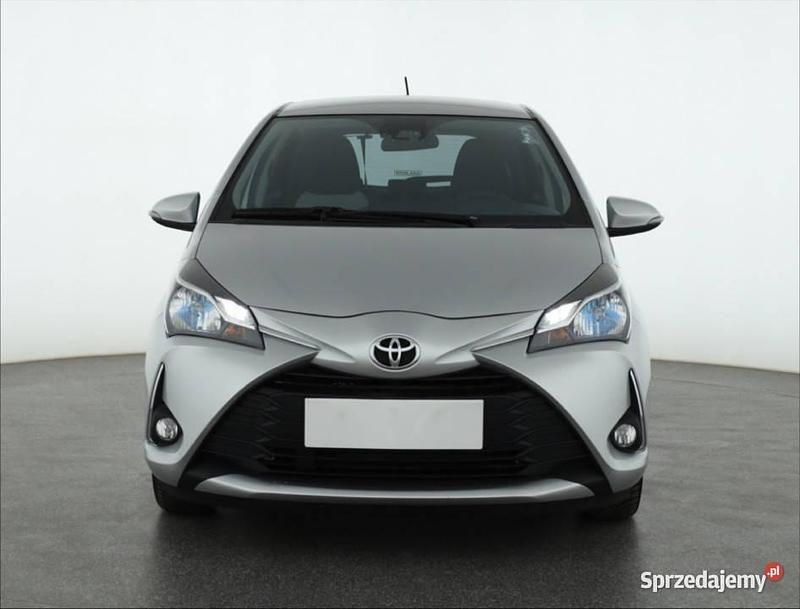 Srebrny Używany 2018 Toyota Yaris Hatchback | 43 999 zł (Uczciwa cena) - Obraz 1/4