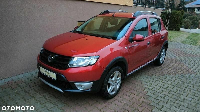 Używany Dacia Sandero Stepway 90 KM (66 kW) 2014 Czerwony Minivan