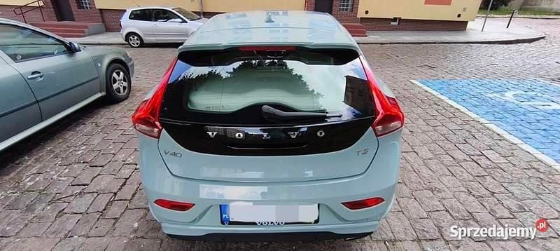 Niebieski Używany 2016 Volvo V40 Momentum Kombi | 57 000 zł (Drogi) - Obraz 1/4