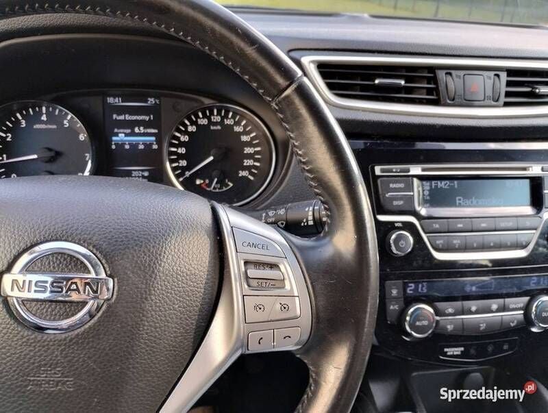 Srebrny Używany 2015 Nissan Qashqai SUV | 41 500 zł (Uczciwa cena) - Obraz 1/4