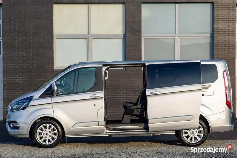 Używany Ford Tourneo Custom Titanium 2022 Srebrny Van