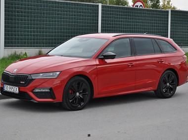 Czerwony Używany 2022 Skoda Octavia RS Kombi | 105 900 zł (Dość drogi) - Obraz 1/4