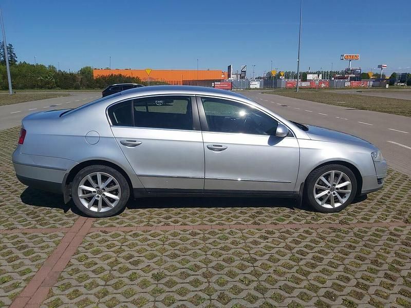 Używany VW Passat Comfortline 2008 Srebrny Sedan/Limuzyna