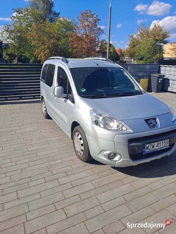 Srebrny Używany 2010 Peugeot Partner Van | 20 500 zł - Obraz 1/4