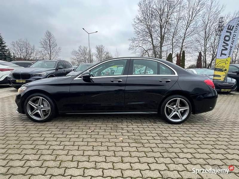 Używany Mercedes C300 2017 Czarny Sedan/Limuzyna
