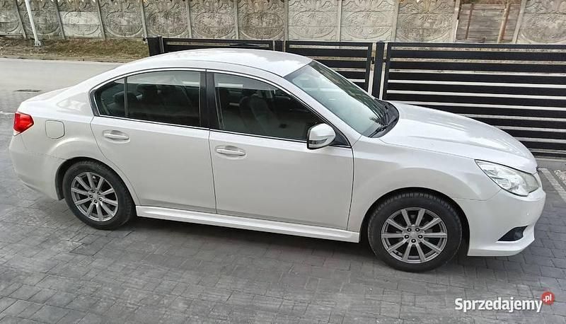 Biały Używany 2010 Subaru Legacy Sedan/Limuzyna | 20 500 zł - Obraz 1/4