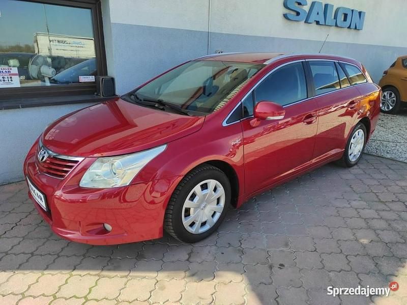 Czerwony Używany 2010 Toyota Avensis Kombi | 22 800 zł (Uczciwa cena) - Obraz 1/4