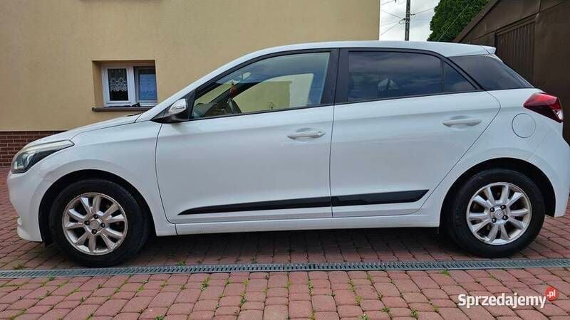 Biały Używany 2016 Hyundai i20 Hatchback | 33 500 zł (Uczciwa cena) - Obraz 1/4