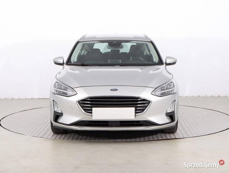Używany Ford Focus 2019 Srebrny Kombi