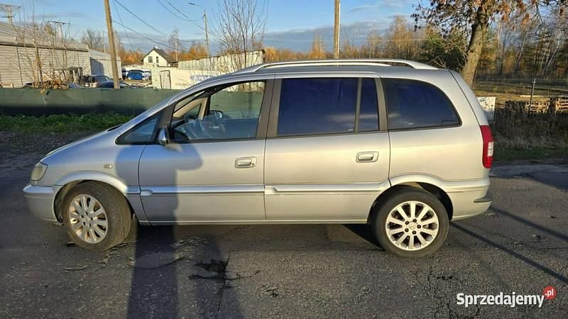 Srebrny Używany 2004 Opel Zafira Sedan/Limuzyna | 2300 zł (Dobra cena) - Obraz 1/4