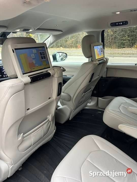 Szary Używany 2018 Chrysler Pacifica Minivan | 69 000 zł (Dobra cena) - Obraz 1/4