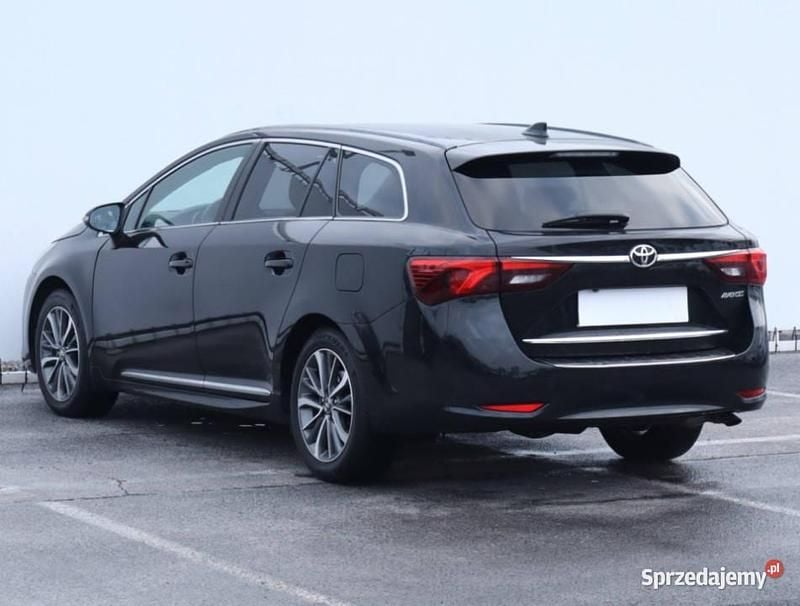 Używany Toyota Avensis 143 KM (105 kW) 2016 Czarny Kombi