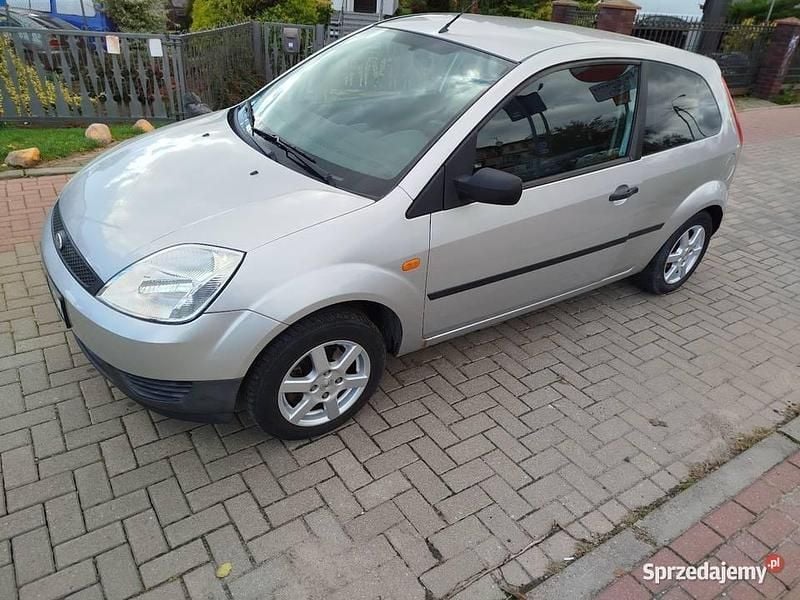 Srebrny Używany 2004 Ford Fiesta Hatchback | 4199 zł (Uczciwa cena) - Obraz 1/4