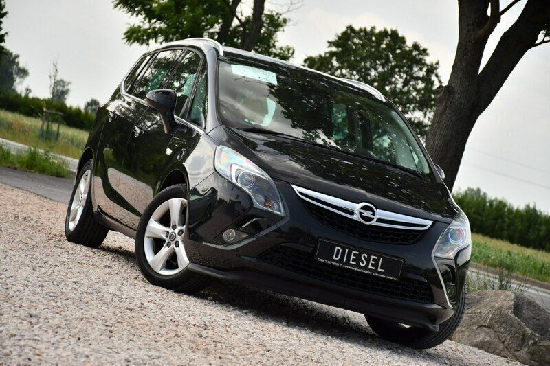 Używany Opel Zafira 136 KM (100 kW) 2013 Czarny (metalik, perła) Minivan