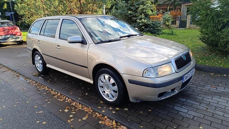 Złoty Używany 2004 Skoda Octavia Kombi | 4000 zł (Uczciwa cena) - Obraz 1/4