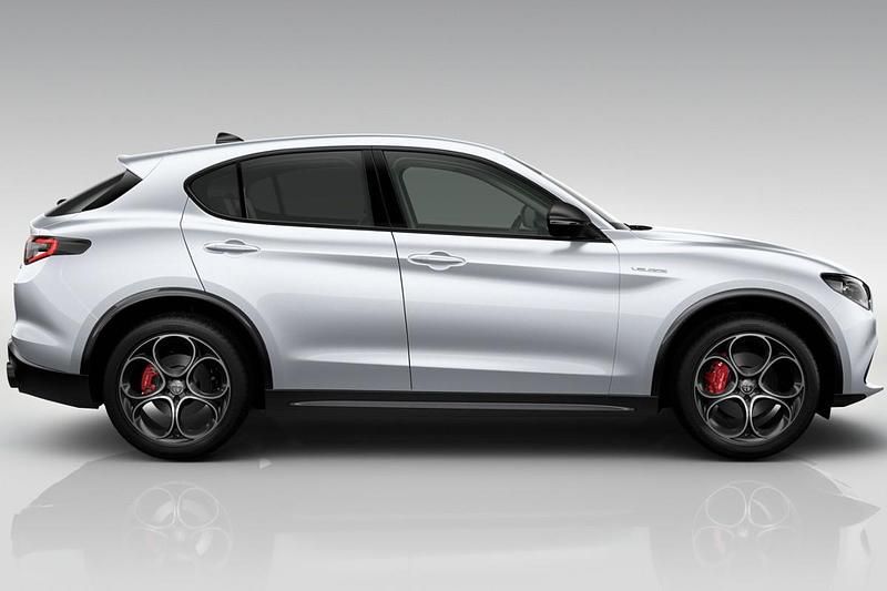 Nowe Alfa Romeo Stelvio Veloce 280 KM (205 kW) 2025 Lakier metalizowany biały  moonlight grey SUV