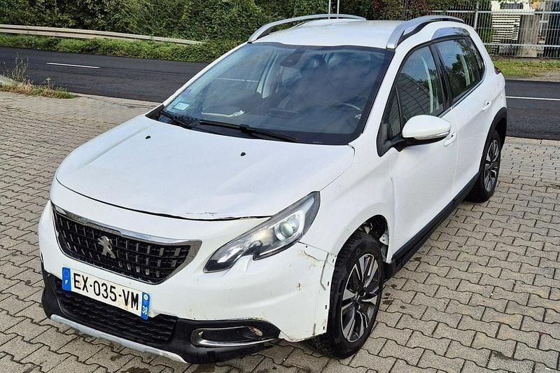 Biały Używany 2018 Peugeot 2008 SUV | 13 300 zł - Obraz 1/4