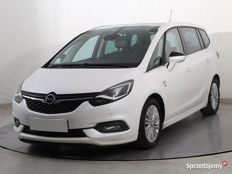 Używany Opel Zafira Tourer 200 KM (147 kW) 2017 Biały Minivan