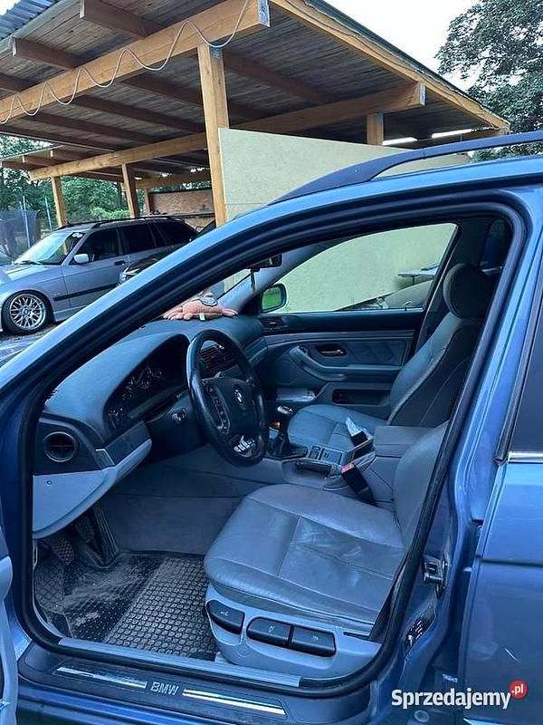 Używany 2002 BMW 525 Kombi | 9000 zł - Obraz 1/4
