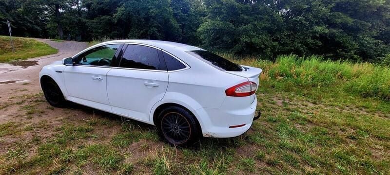 Używany Ford Mondeo Titanium 115 KM (84 kW) 2012 Biały Hatchback