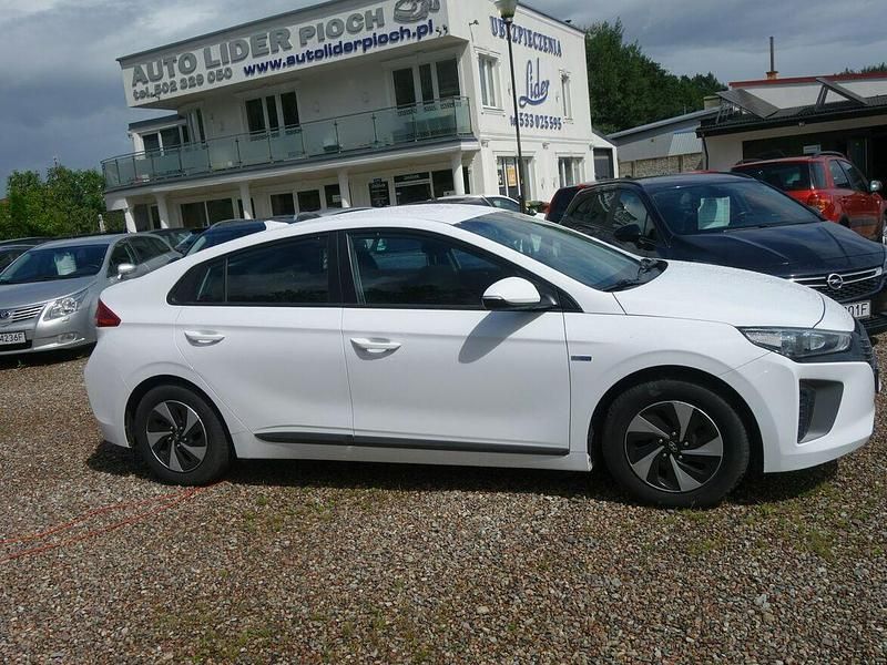 Używany Hyundai Ioniq 105 KM (77 kW) 2017 Biały Hatchback