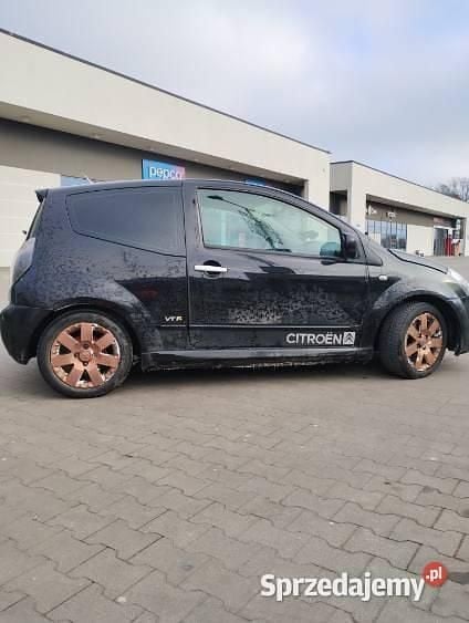 Czarny Używany 2008 Citroën C2 VTR Sport Hatchback | 8800 zł (Uczciwa cena) - Obraz 1/4