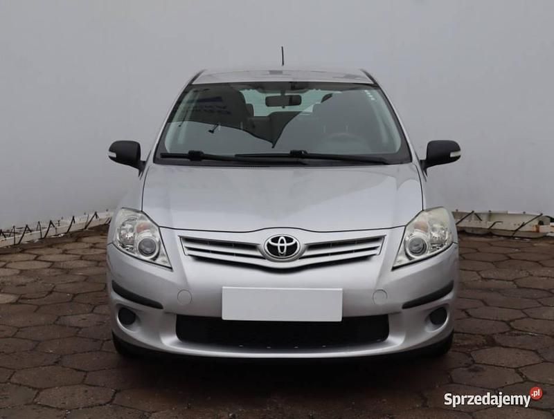 Srebrny Używany 2011 Toyota Auris Hatchback | 27 999 zł (Uczciwa cena) - Obraz 1/4