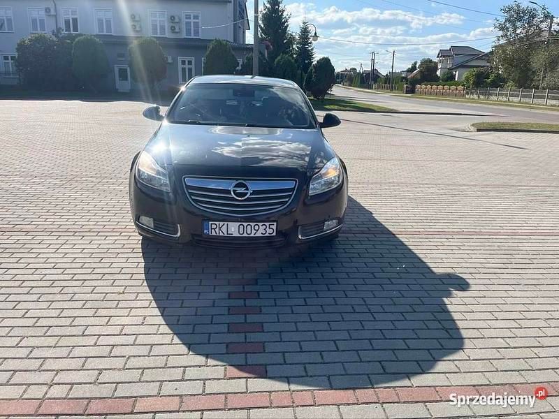Czarny Używany 2011 Opel Insignia Hatchback | 18 500 zł (Uczciwa cena) - Obraz 1/3