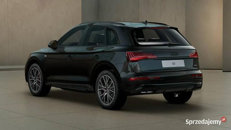 Czarny Używany 2024 Audi Q5 Ambiente SUV | 298 000 zł - Obraz 1/4