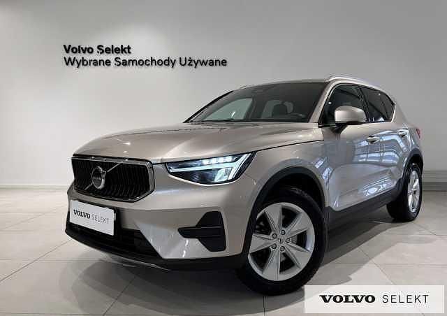 Szary Używany 2023 Volvo XC40 SUV | 134 900 zł (Uczciwa cena) - Obraz 1/3