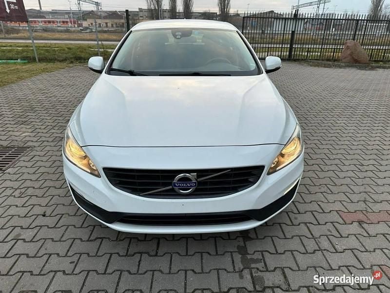 Biały Używany 2016 Volvo V60 Kombi | 36 900 zł (Super Cena) - Obraz 1/4