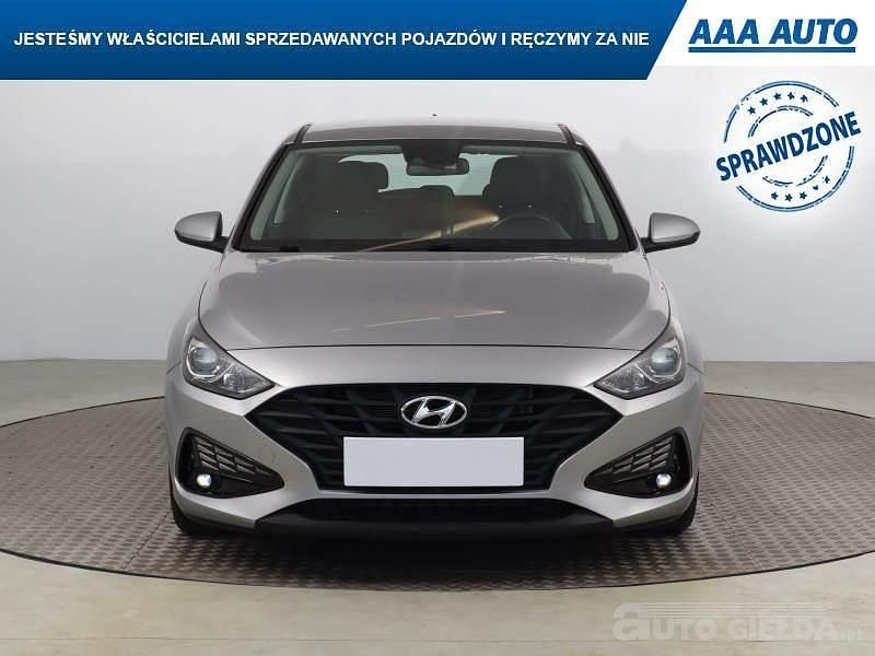 Używany Hyundai i30 120 KM (88 kW) 2022 Srebrny