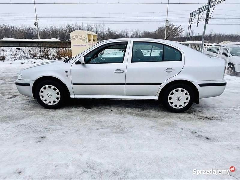 Używany Skoda Octavia 2003 Srebrny Sedan/Limuzyna