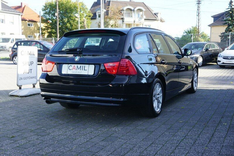 Używany BMW 320 170 KM (125 kW) 2010 Czarny (metalik) Kombi