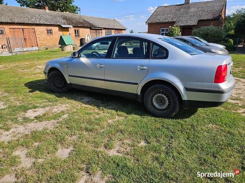 Używany VW Passat 1999 Srebrny Sedan/Limuzyna