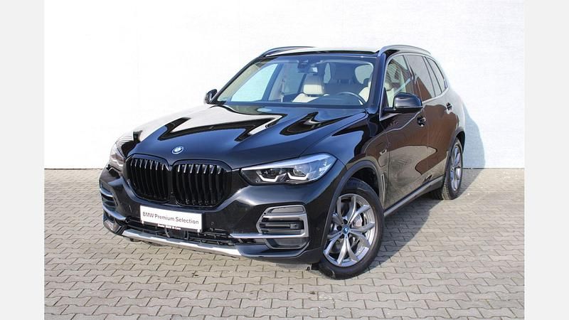 Czarny Używany 2021 BMW X5 xLine SUV | 229 900 zł - Obraz 1/3