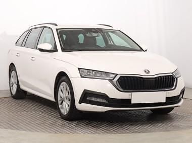 Biały Używany 2021 Skoda Octavia Kombi | 72 999 zł (Uczciwa cena) - Obraz 1/4