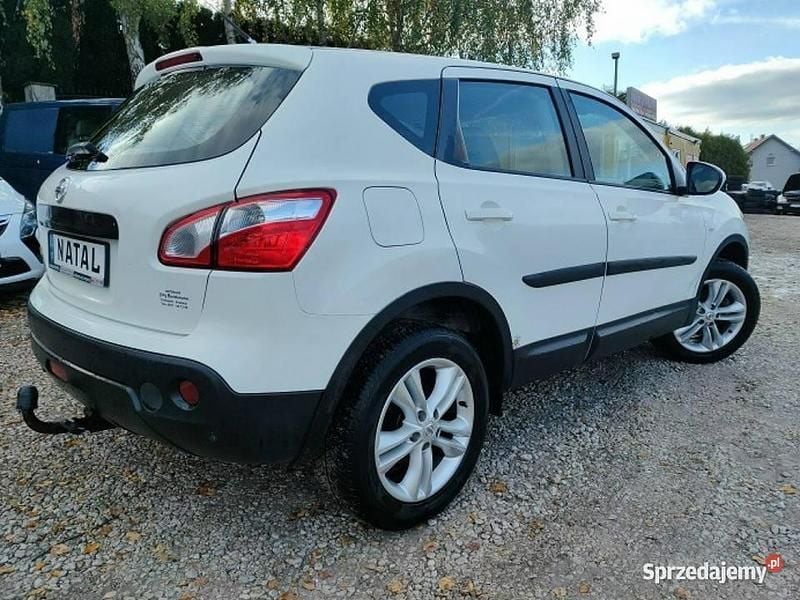 Biały Używany 2011 Nissan Qashqai SUV | 27 900 zł (Dobra cena) - Obraz 1/4