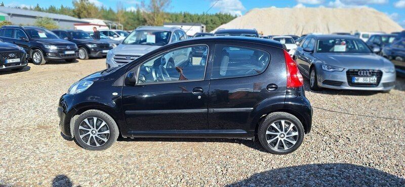Używany Peugeot 107 68 KM (50 kW) 2013 Czarny (metalik) Hatchback
