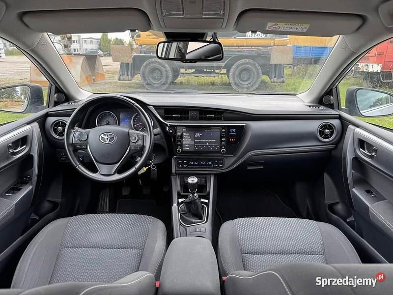 Srebrny Używany 2017 Toyota Corolla Sedan/Limuzyna | 49 950 zł (Uczciwa cena) - Obraz 1/4