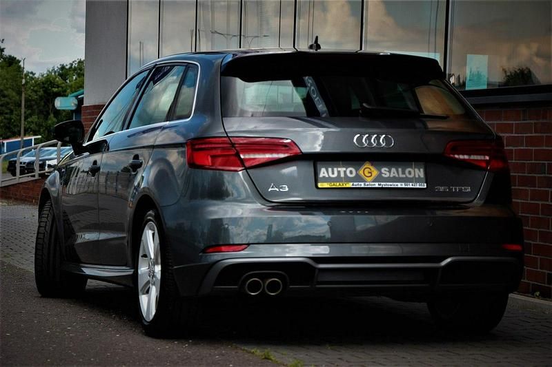 Używany Audi A3 S-Line 150 KM (110 kW) 2019 Szary Hatchback
