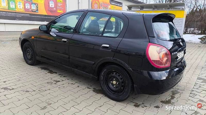 Używany Nissan Almera 2003 Czarny Hatchback