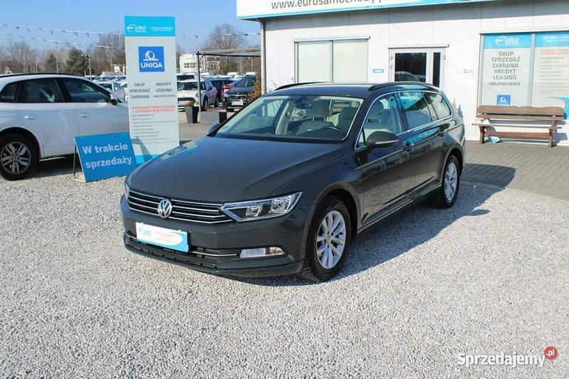 Szary Używany 2019 VW Passat Sedan/Limuzyna | 59 900 zł (Dobra cena) - Obraz 1/4